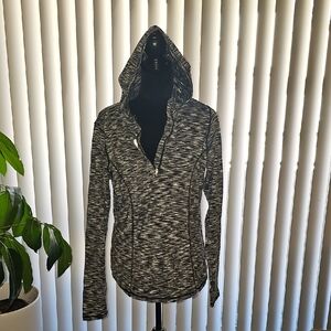 Reebok Women's Black and White Hooded Active Wear Size L Tote 1